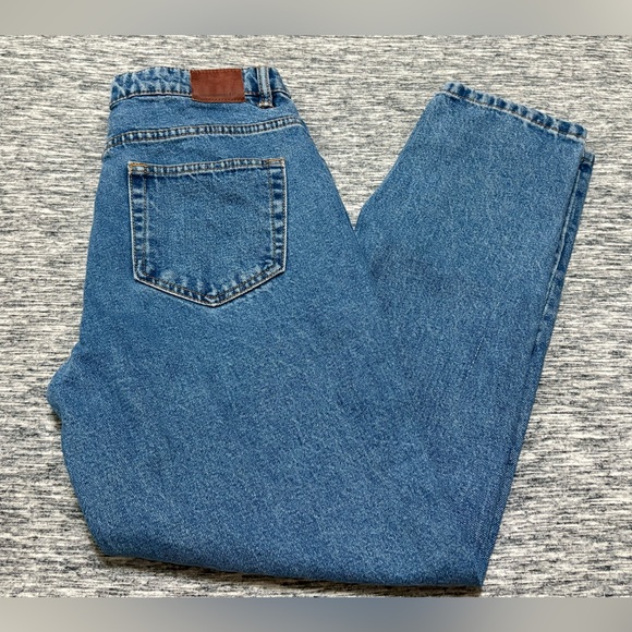 Zara Denim - Zara Denim Size 2 Mid Rise Straight Leg